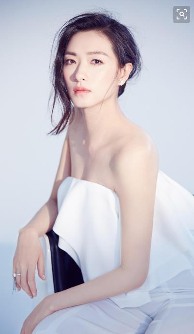 明星排行榜 万茜自爆一年潜七次 全球更新,一年潜七次，全球粉丝为之沸腾