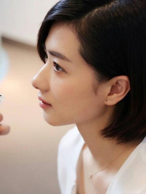 明星排行榜 万茜自爆一年潜七次 全球更新,一年潜七次，全球粉丝为之沸腾